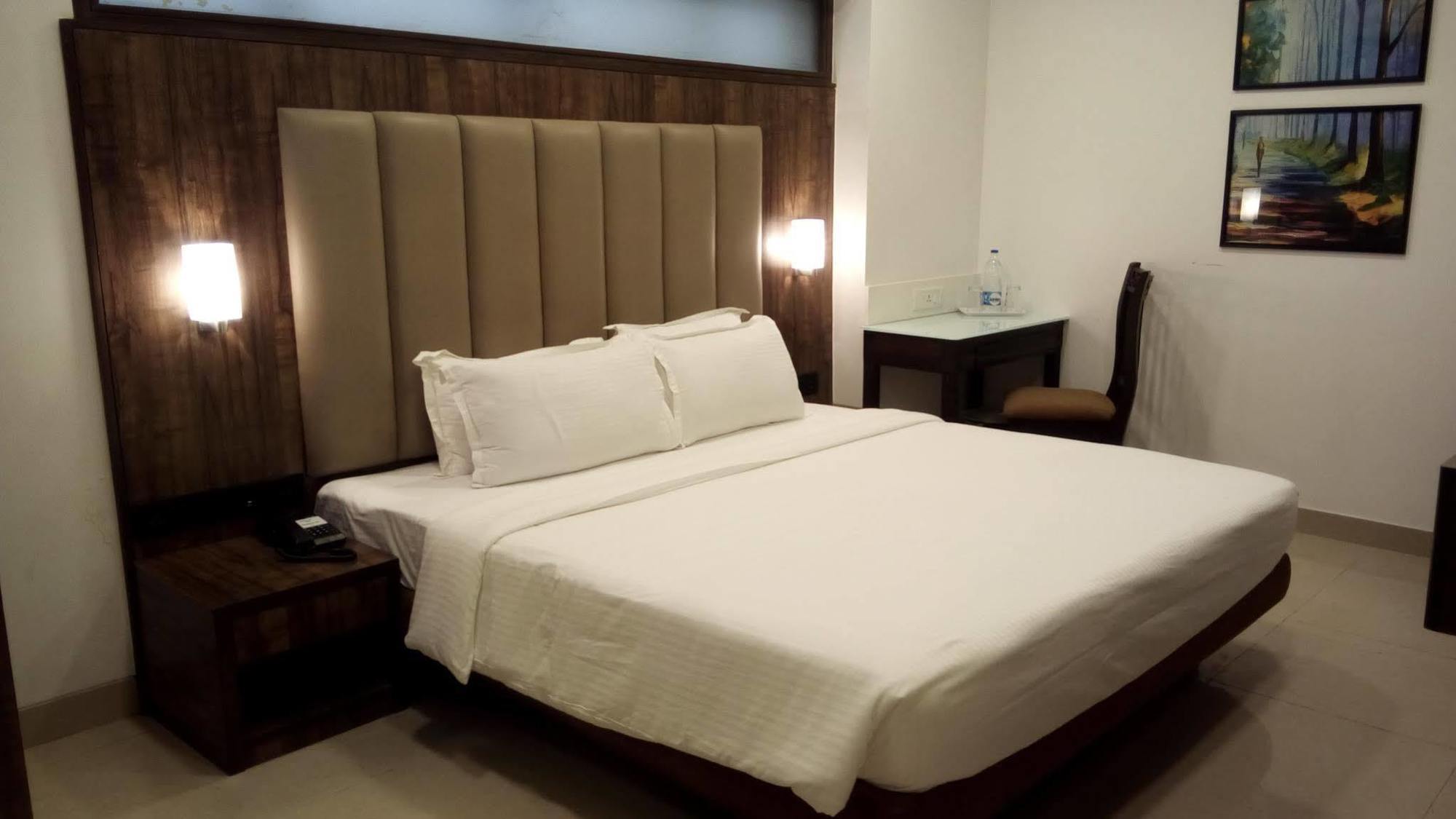 Golden Chariot The Boutique Hotel Bombaim Exterior foto